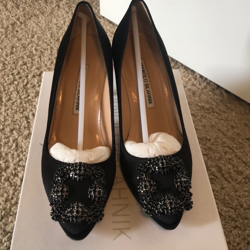 The more comfortable version of the Carrie wedding shoes and in black 🤗